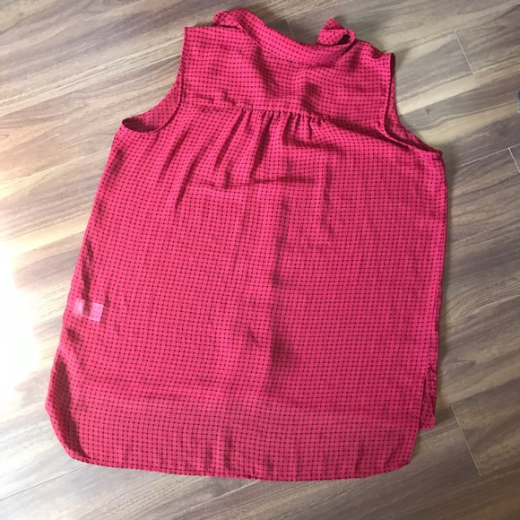 Sleeveless blouse - Picture 3 of 3